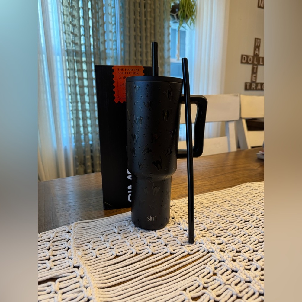 Simple Modern Trek Black Cats 40oz
